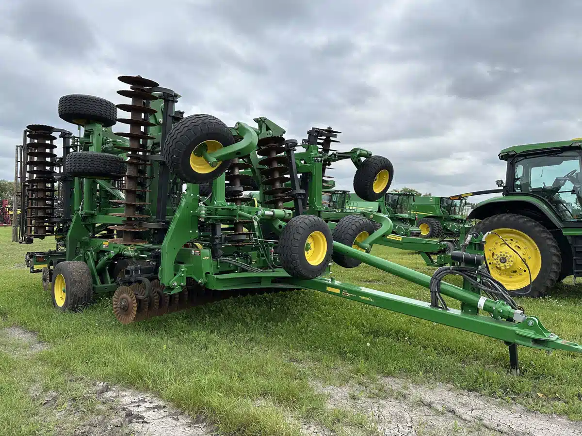 Gallery image 2 for Used 2023 John Deere 2660VT Vertical Tillage