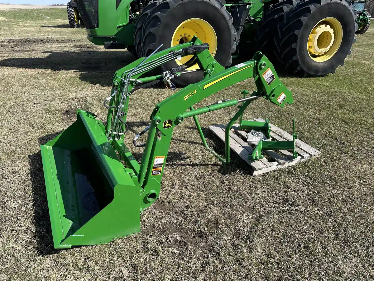 Gallery image 1 for Used 2023 John Deere 220R Front End Loader