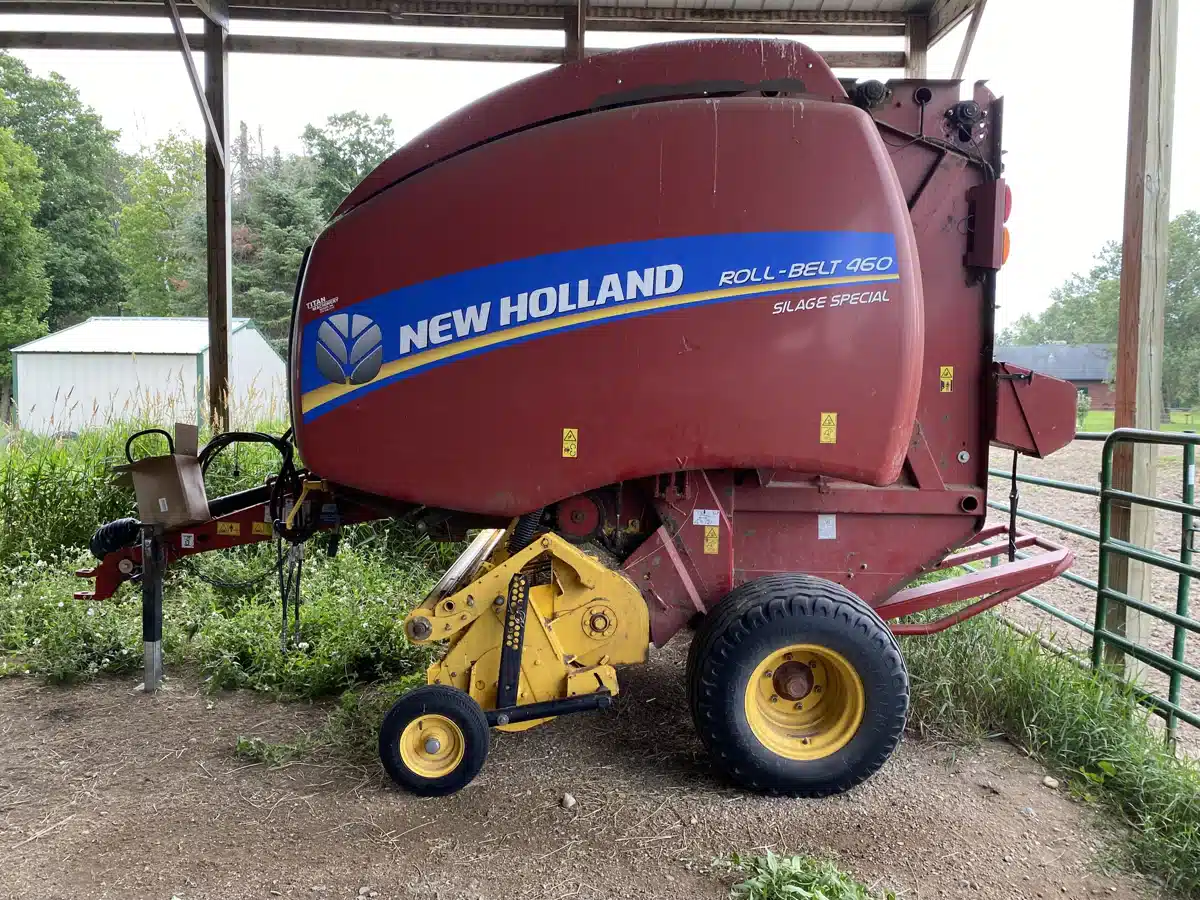 Gallery image 2 for Used 2016 New Holland ROLL-BELT 460 Round Baler