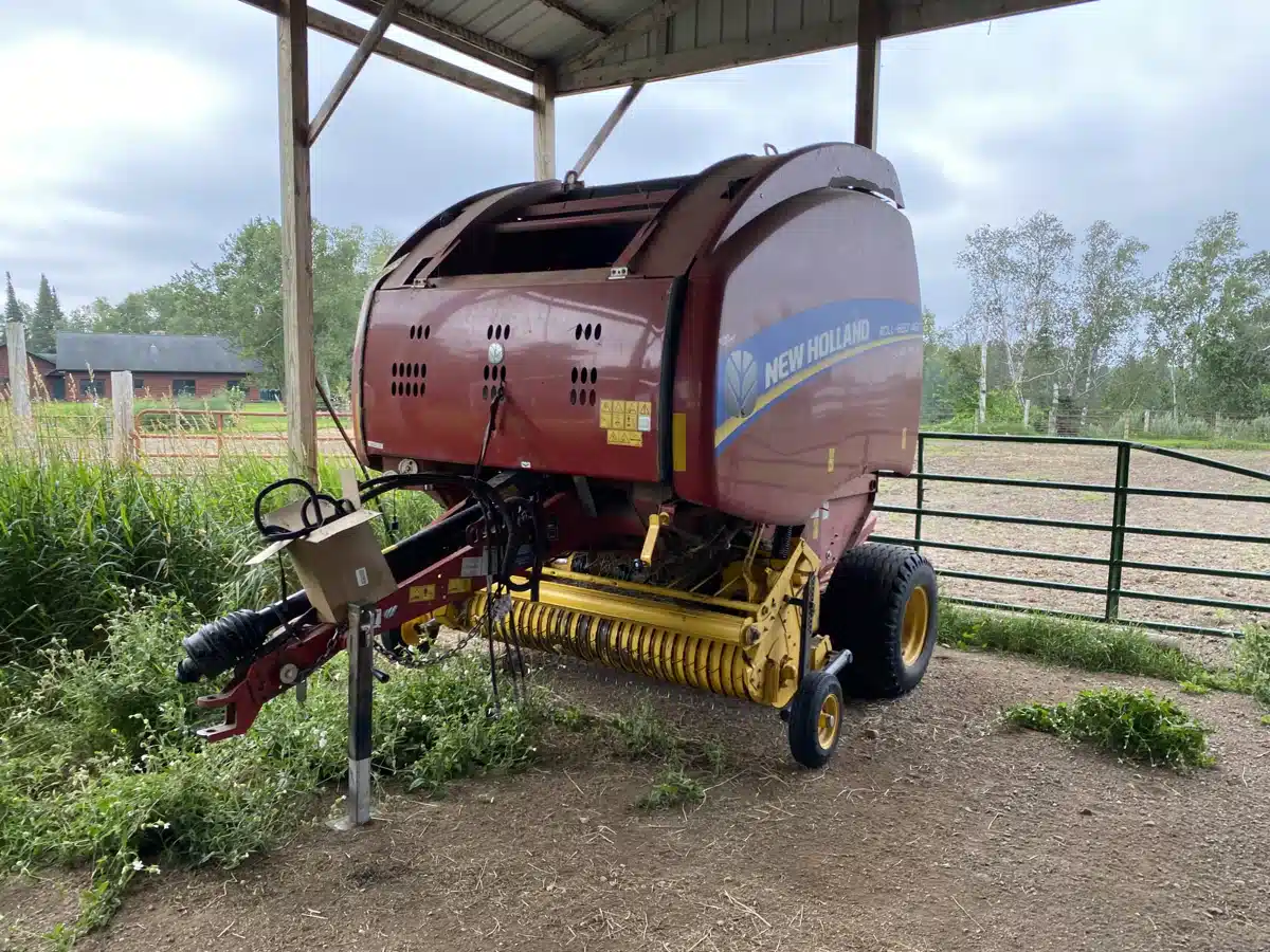 Gallery image 1 for Used 2016 New Holland ROLL-BELT 460 Round Baler