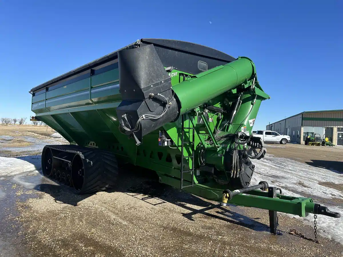 Gallery image 2 for Used 2019 Brent 1596 Grain Cart