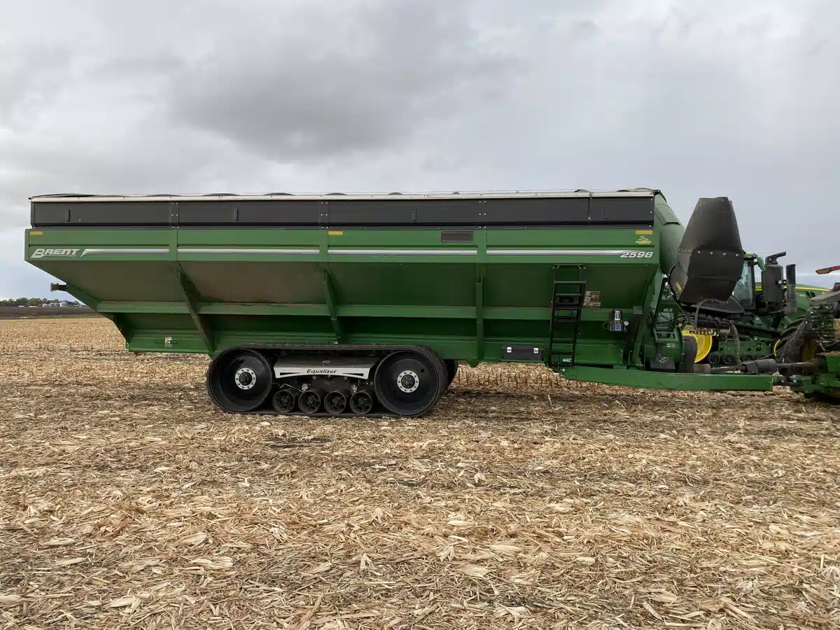 Gallery image 2 for Used 2023 Brent 2598 Grain Cart