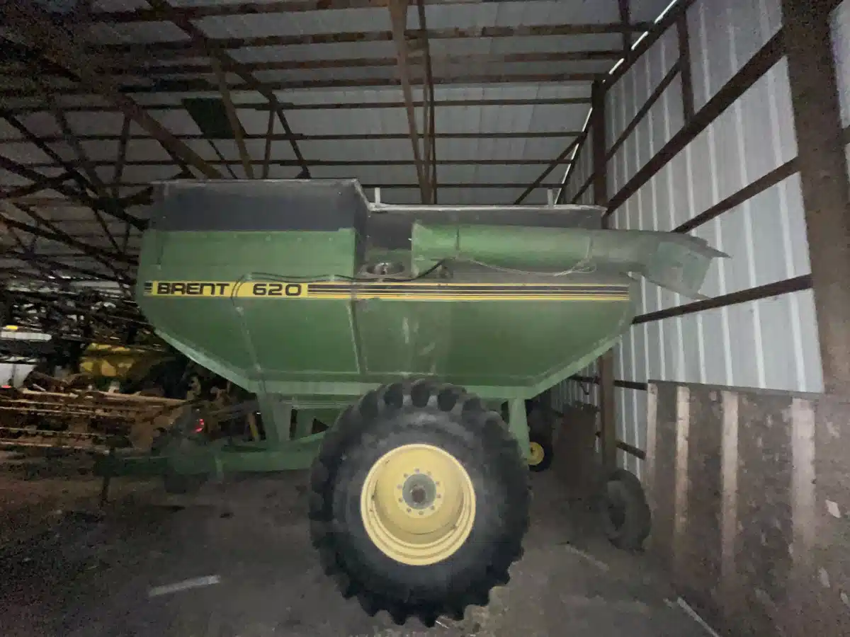 Gallery image 1 for Used Brent 620 Grain Cart