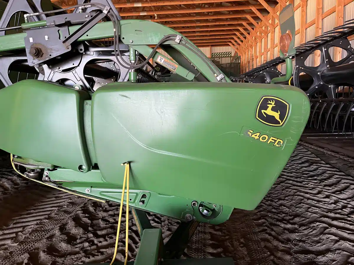 Gallery image 2 for Used 2013 John Deere 640FD Header - Draper
