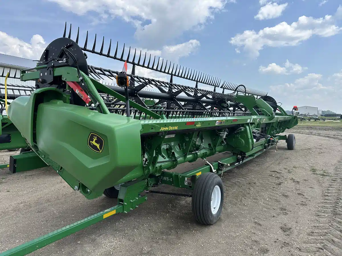 Gallery image 1 for Used 2024 John Deere RD40F Header - Flex
