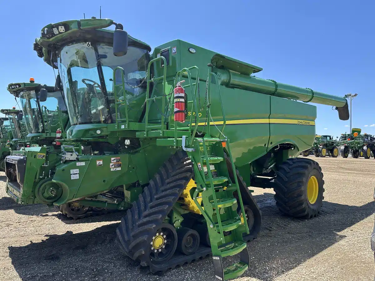 Gallery image 2 for 2024 John Deere S780 Combine