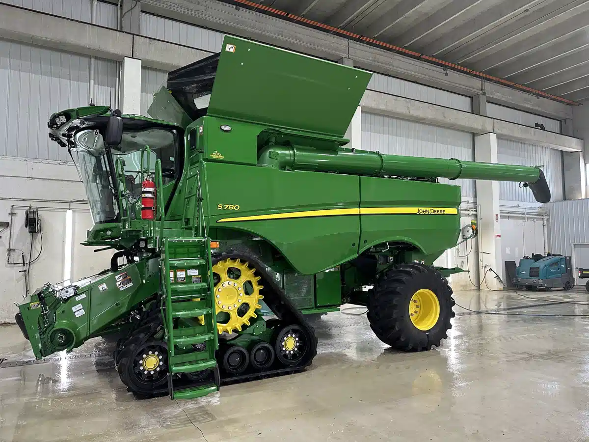 Gallery image 1 for 2024 John Deere S780 Combine