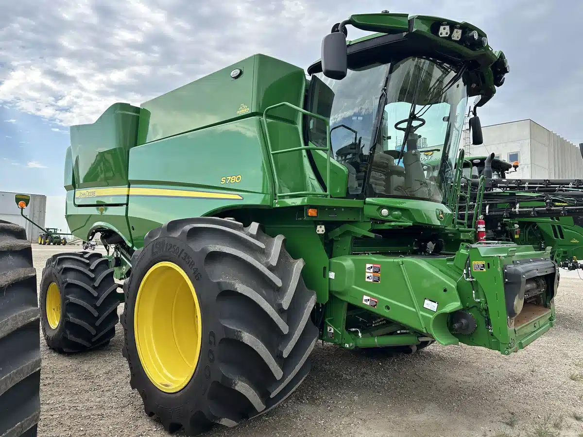 Gallery image 1 for 2024 John Deere S780 Combine