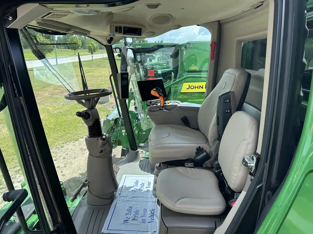 Gallery image 2 for Used 2024 John Deere S780 Combine