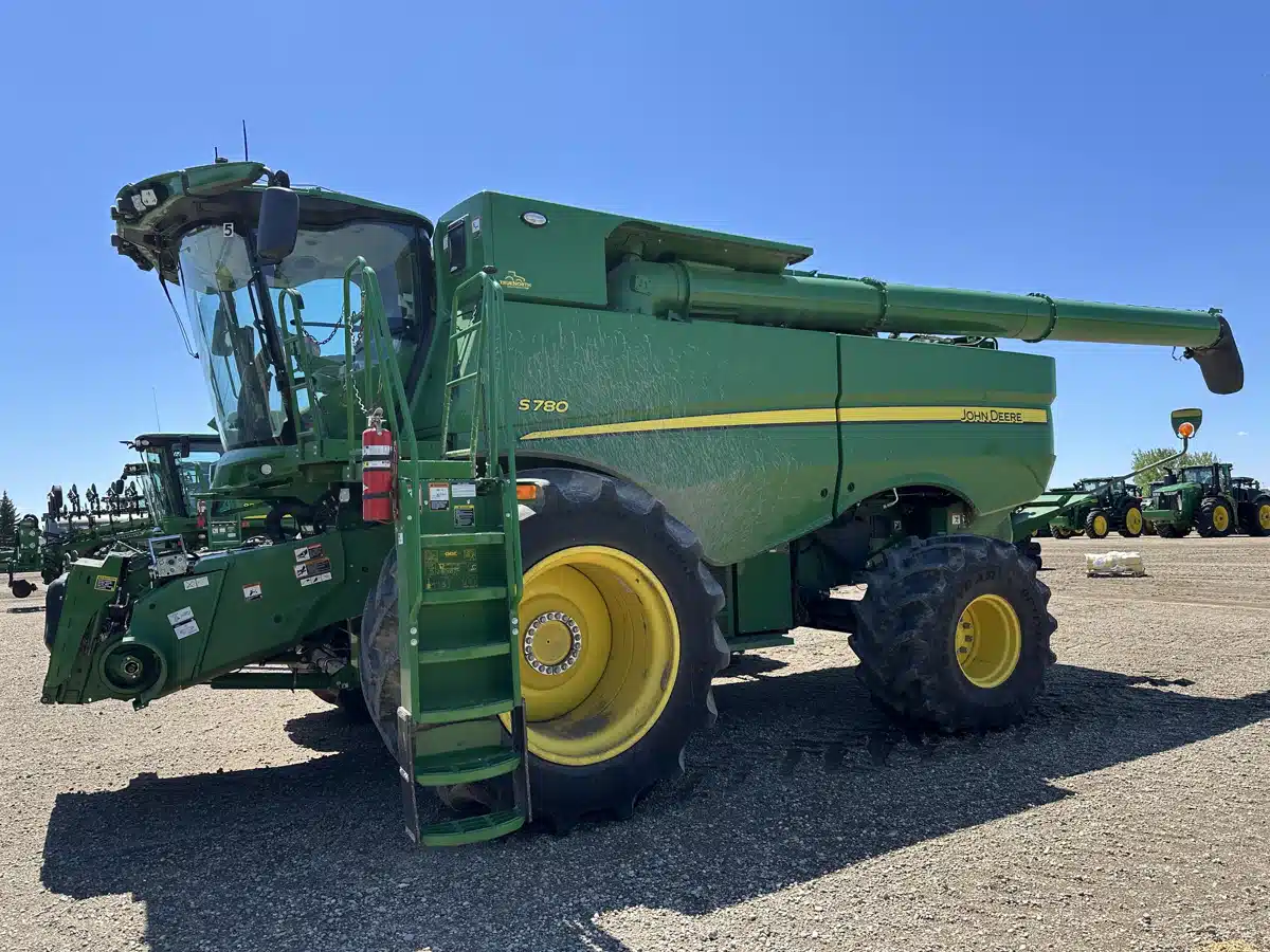 Gallery image 1 for 2024 John Deere S780 Combine