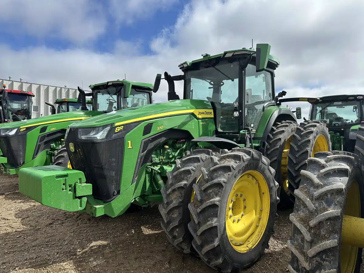 Gallery image 2 for Used 2023 John Deere 8R 370 Tractor
