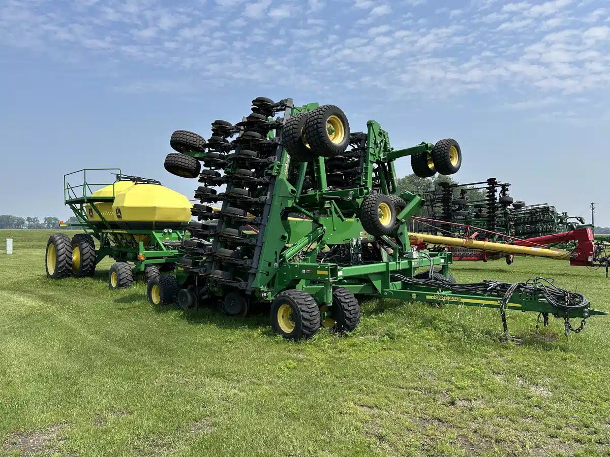 Gallery image 2 for Used 2014 John Deere 1890 Air Drill