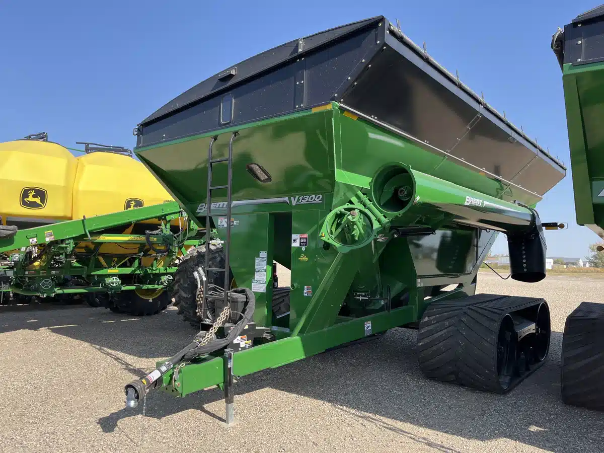 Gallery image 2 for New 2024 Brent V1300 Grain Cart