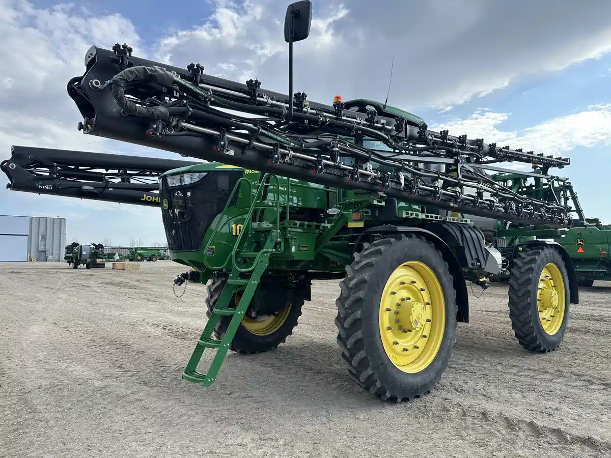 Gallery image 2 for Used 2018 John Deere R4045 Sprayer - Self Propelled