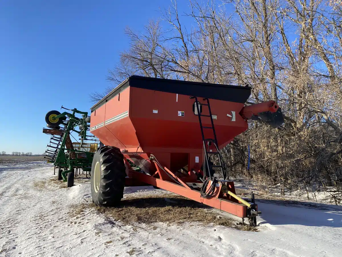 Gallery image 2 for Used Unverferth GC6500 Grain Cart