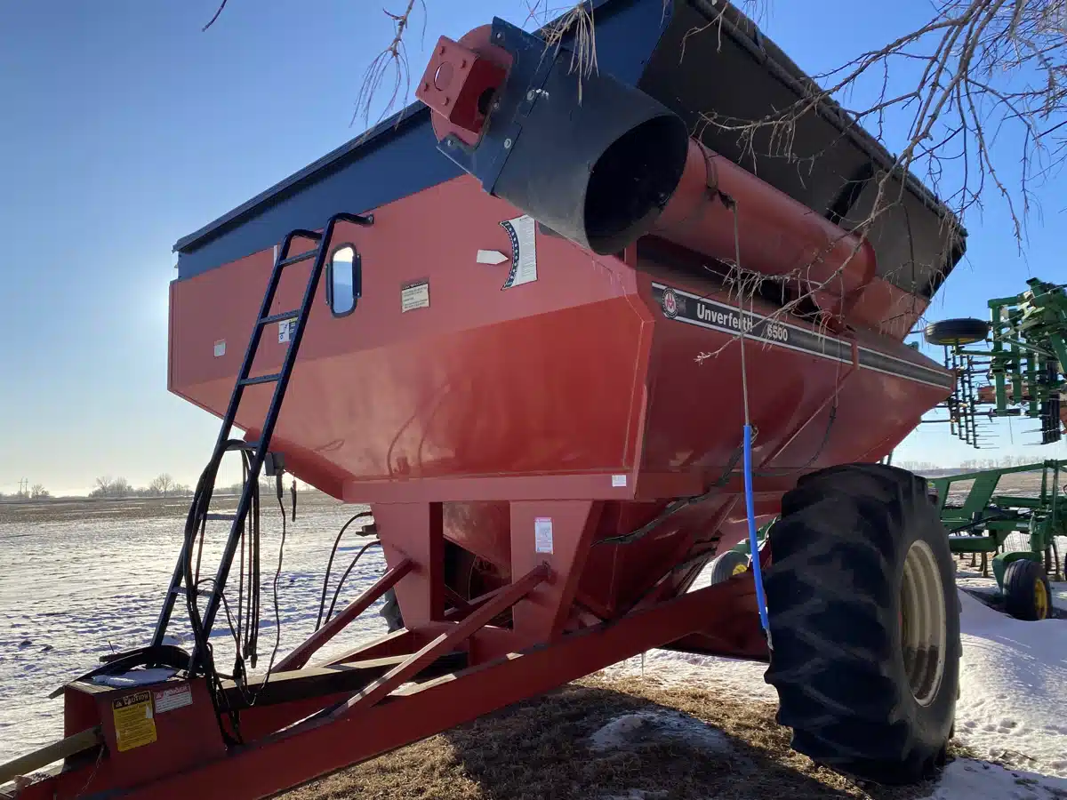 Gallery image 1 for Used Unverferth GC6500 Grain Cart