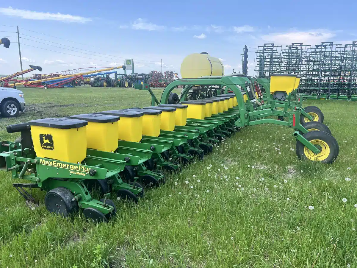 Gallery image 1 for Used John Deere 1730 Planter