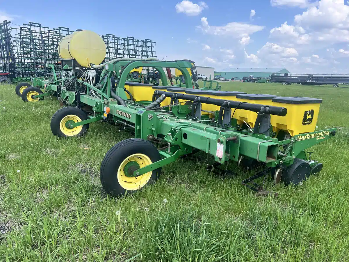 Gallery image 2 for Used John Deere 1730 Planter