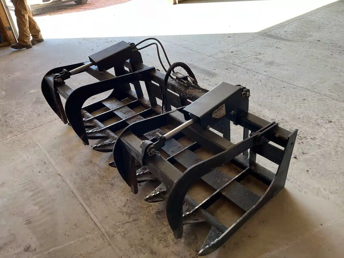 Used Tar River Implements hd debris grapple bucket Attachment