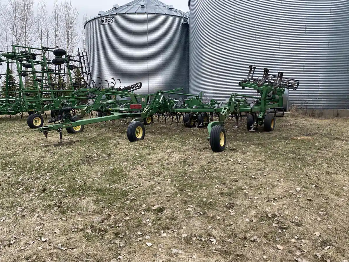 Gallery image 1 for Used 2006 John Deere 2210 Cultivator