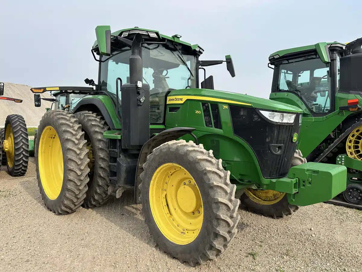 Gallery image 2 for Used 2023 John Deere 7R 250 Tractor