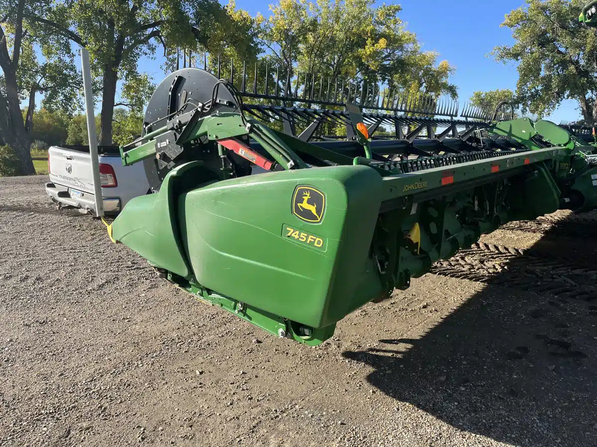 Gallery image 2 for Used 2020 John Deere 745FD Header - Draper