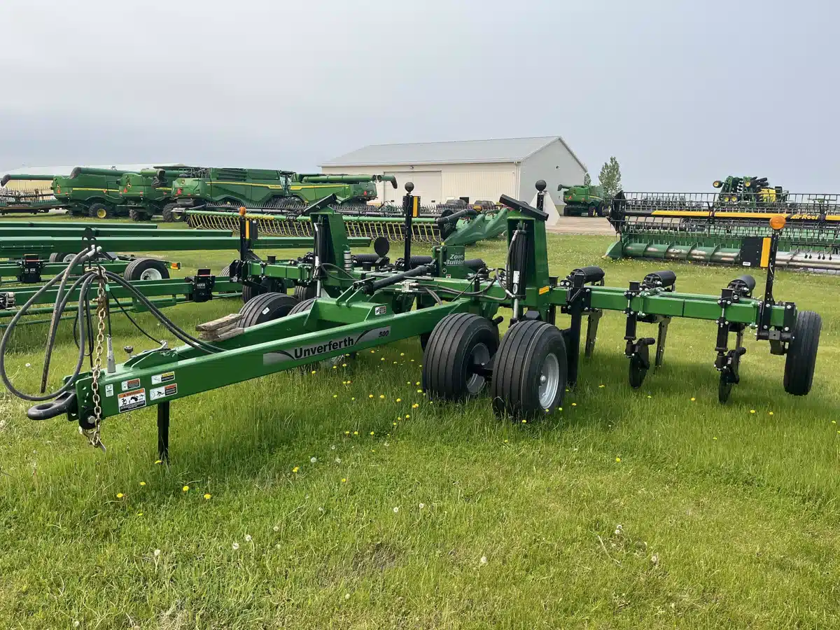 Gallery image 2 for New 2024 Unverferth ZONEBUILDER Ripper