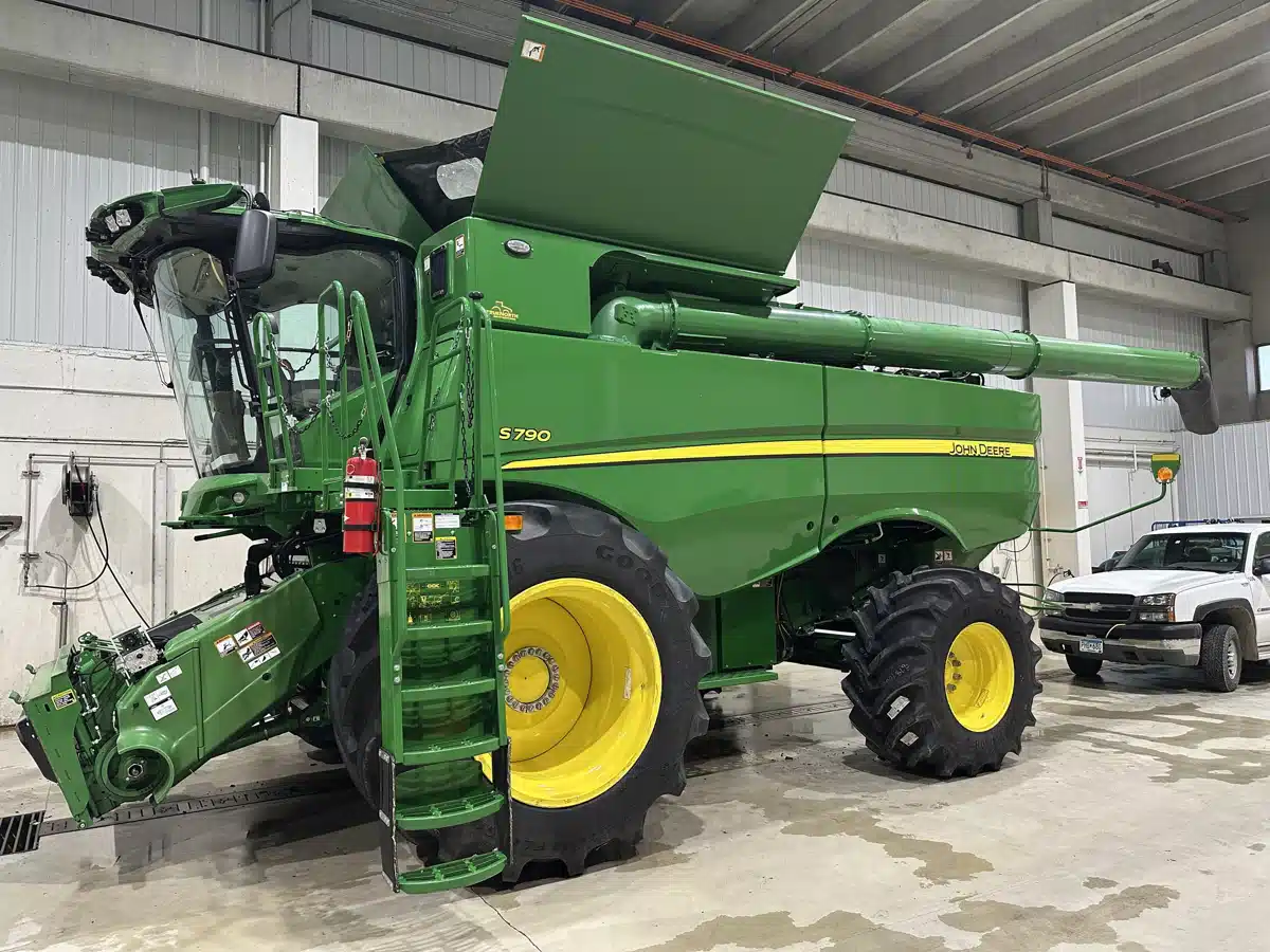Gallery image 2 for Used 2024 John Deere S790 Combine