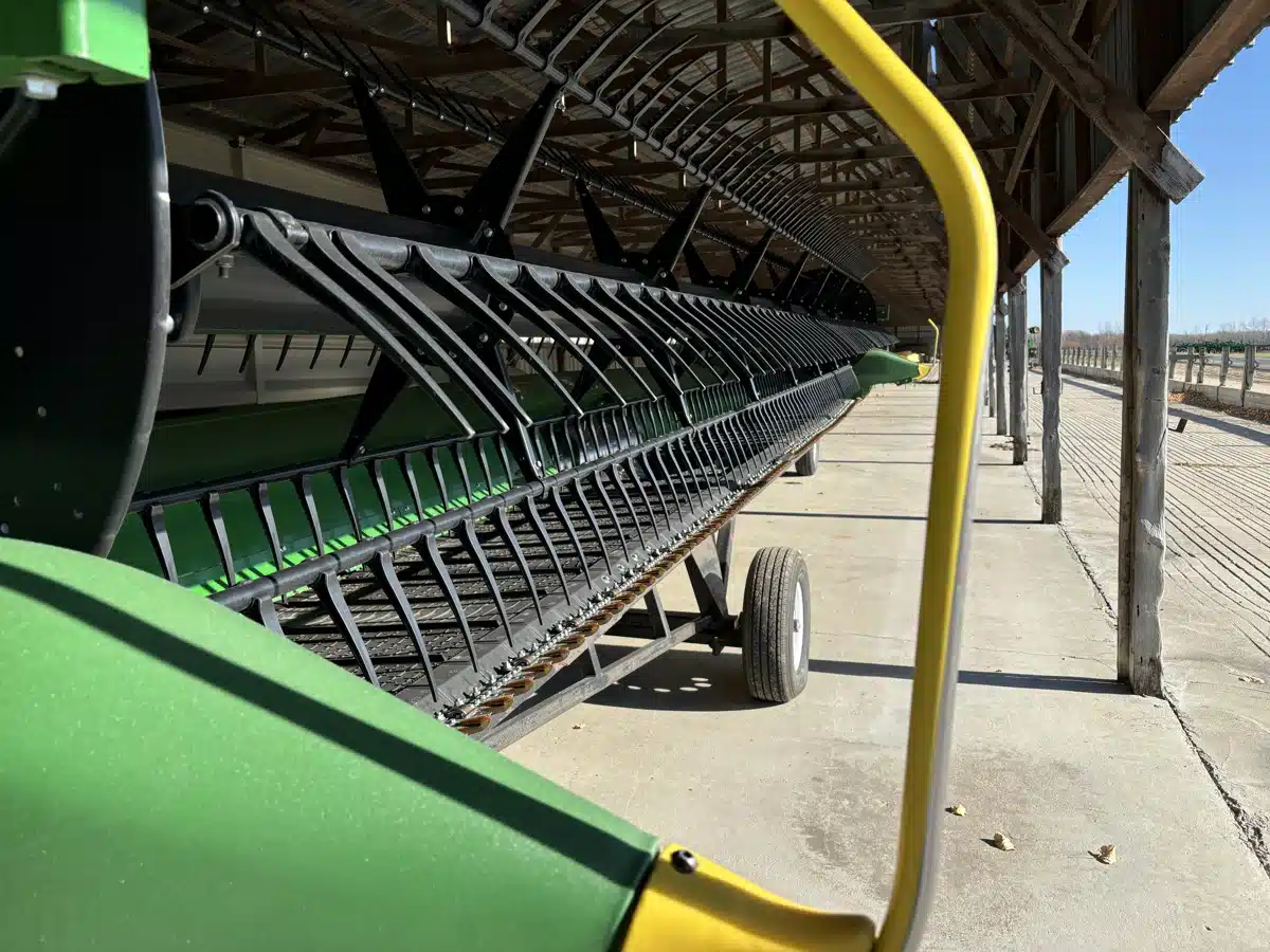 Gallery image 2 for Used 2023 John Deere RD35F Header Combine