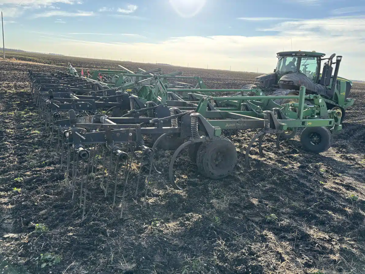 Gallery image 1 for Used 2012 John Deere 2410 Chisel Plow