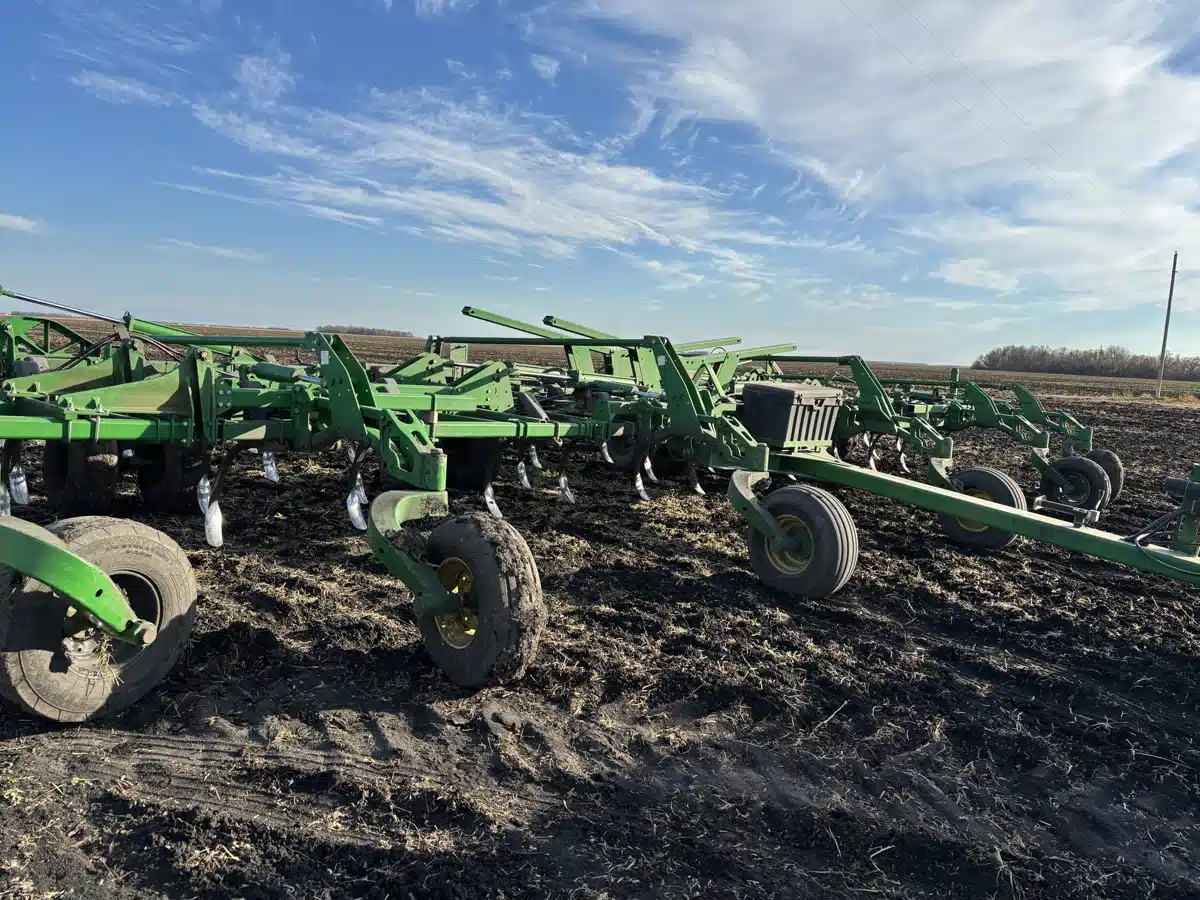Gallery image 2 for Used 2012 John Deere 2410 Chisel Plow