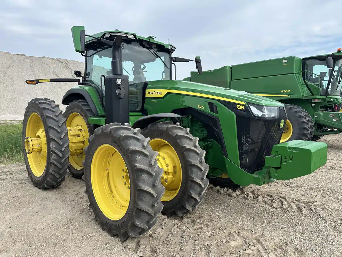 Gallery image 2 for Used 2023 John Deere 8R 370 Tractor