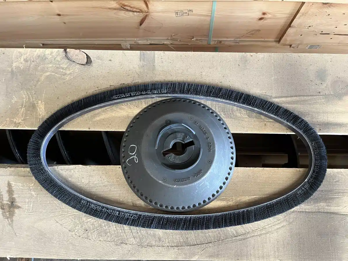 Gallery image 1 for 2025 John Deere Exact Emerge Beet Bowls and Brushes Planter