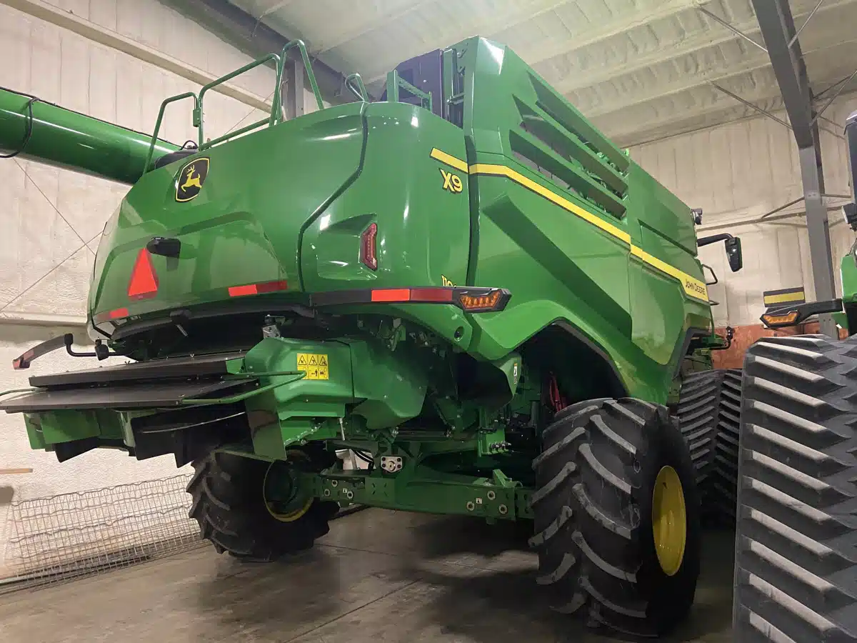 Gallery image 2 for Used 2021 John Deere X9 1100 Combine