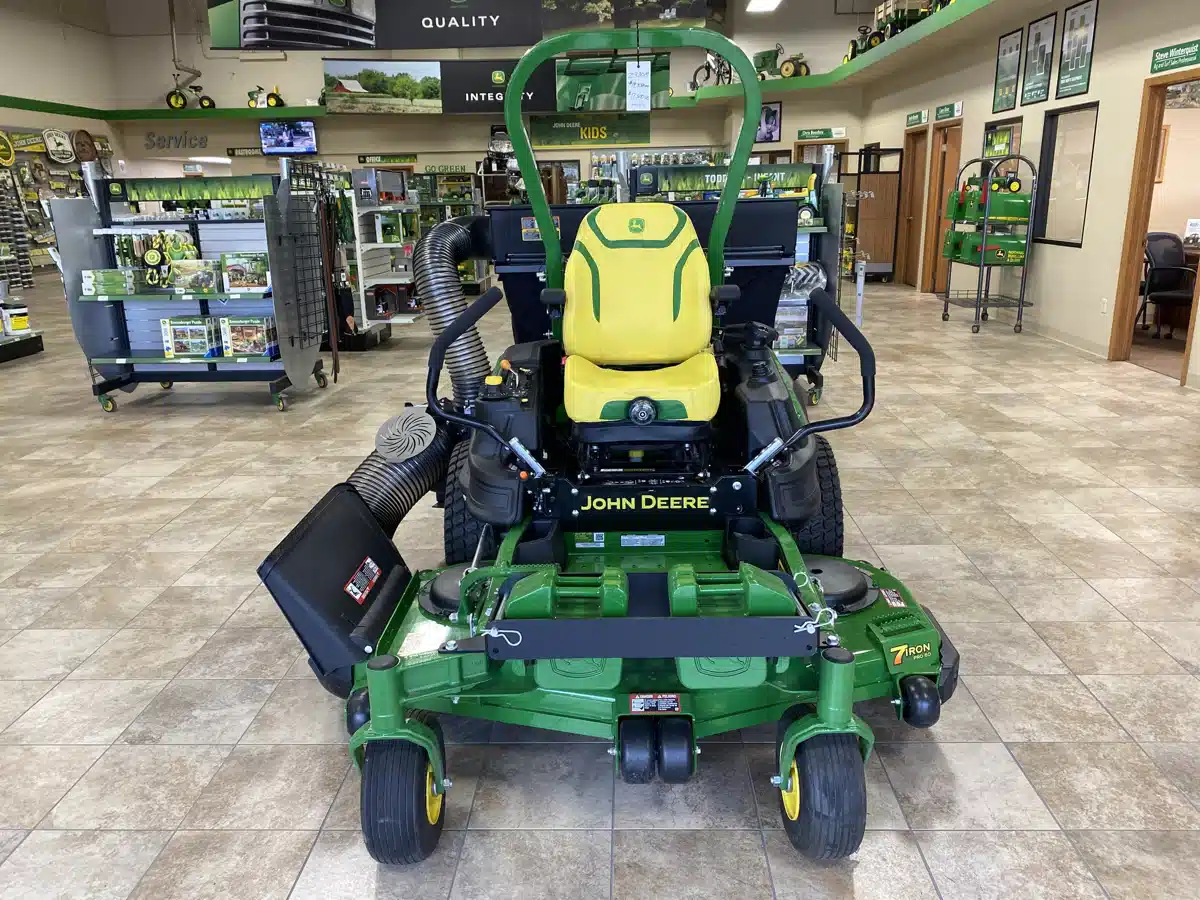 Gallery image 2 for Used 2024 John Deere Z930M Mower - Zero Turn