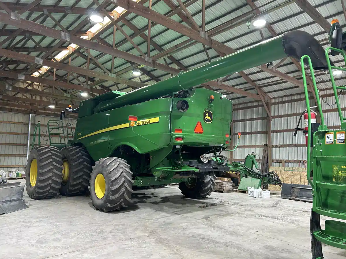 Gallery image 2 for Used 2014 John Deere S690 Combine