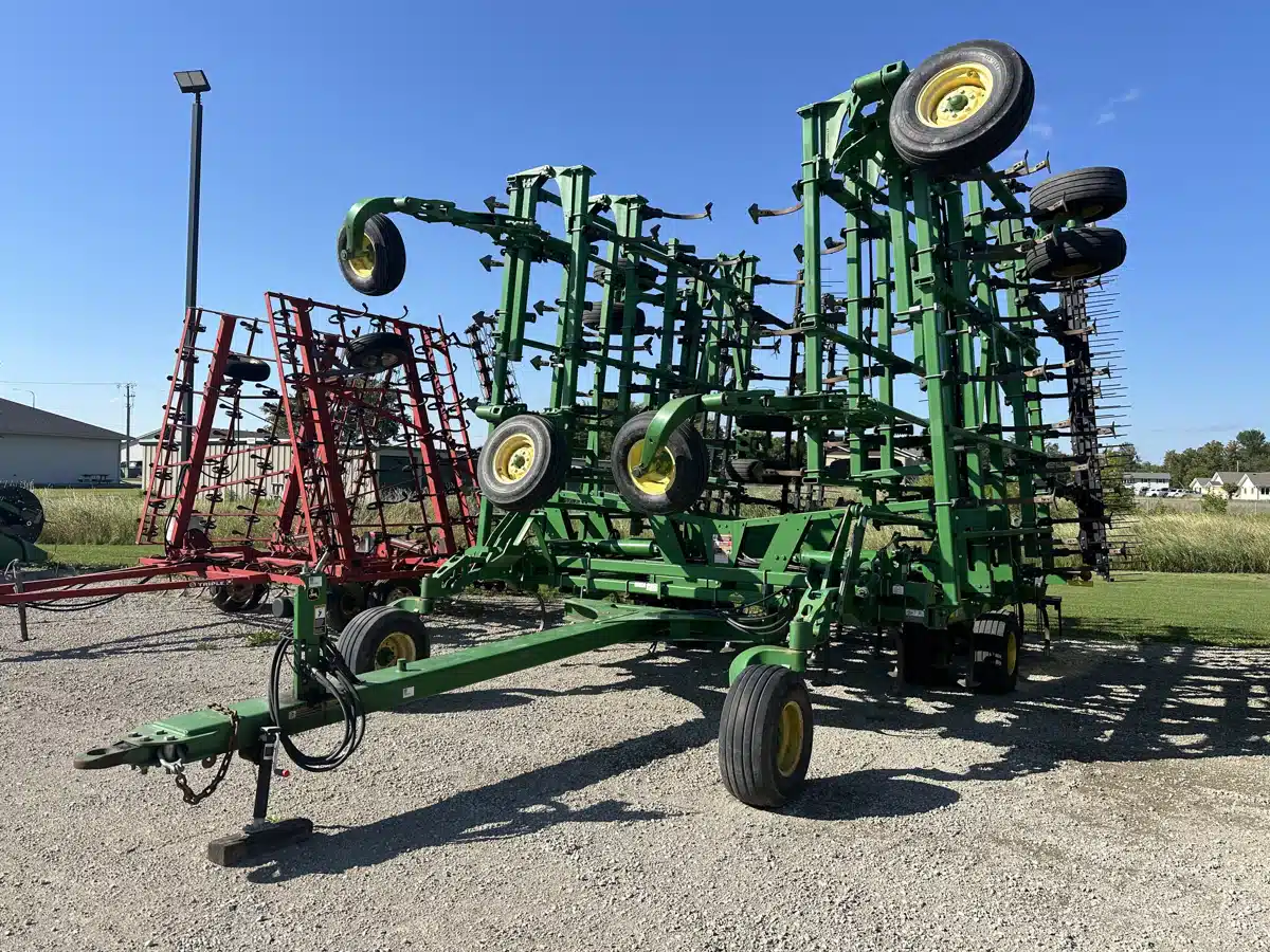 Gallery image 2 for Used 2014 John Deere 2210 Cultivator