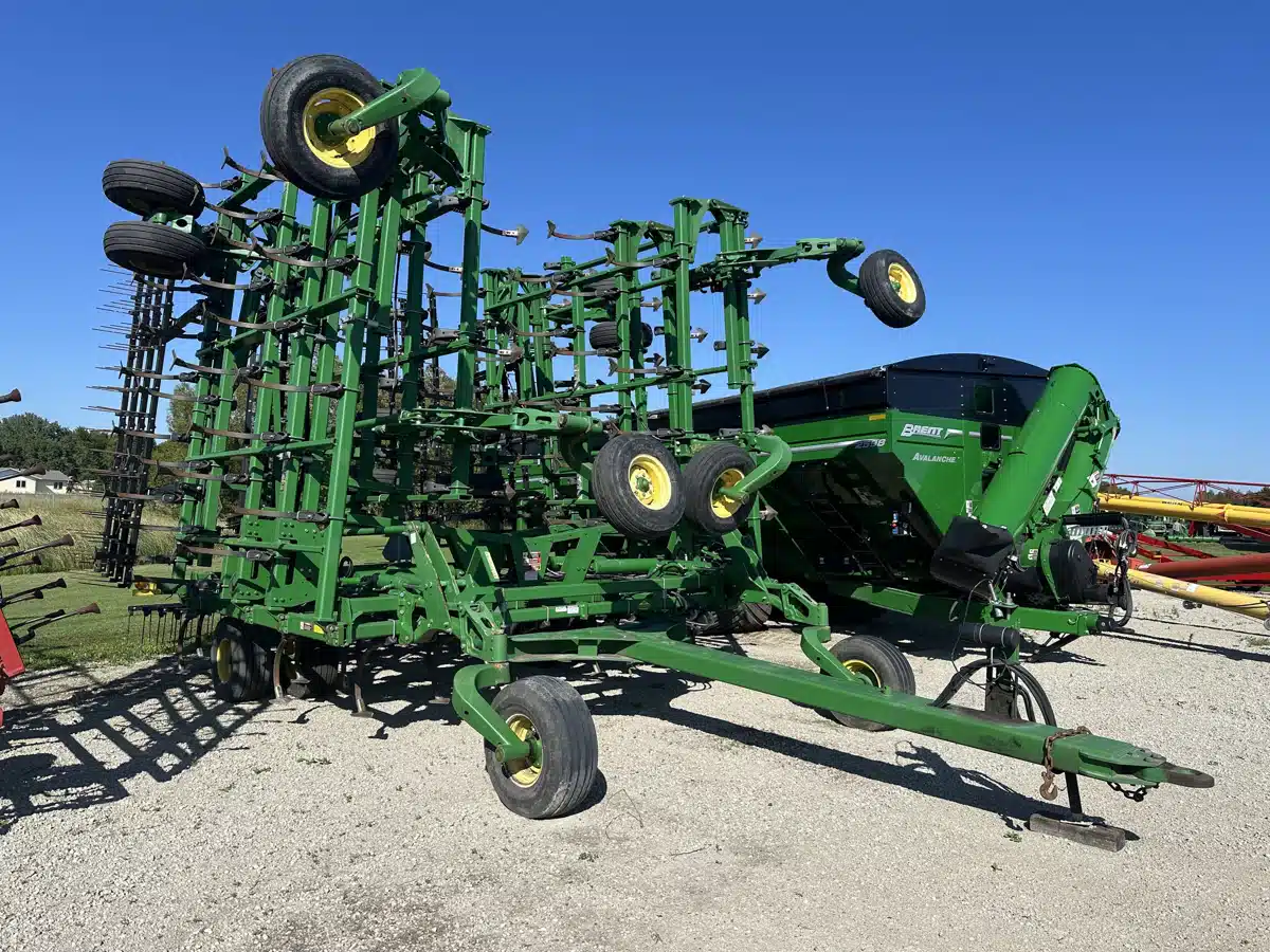 Gallery image 1 for Used 2014 John Deere 2210 Cultivator