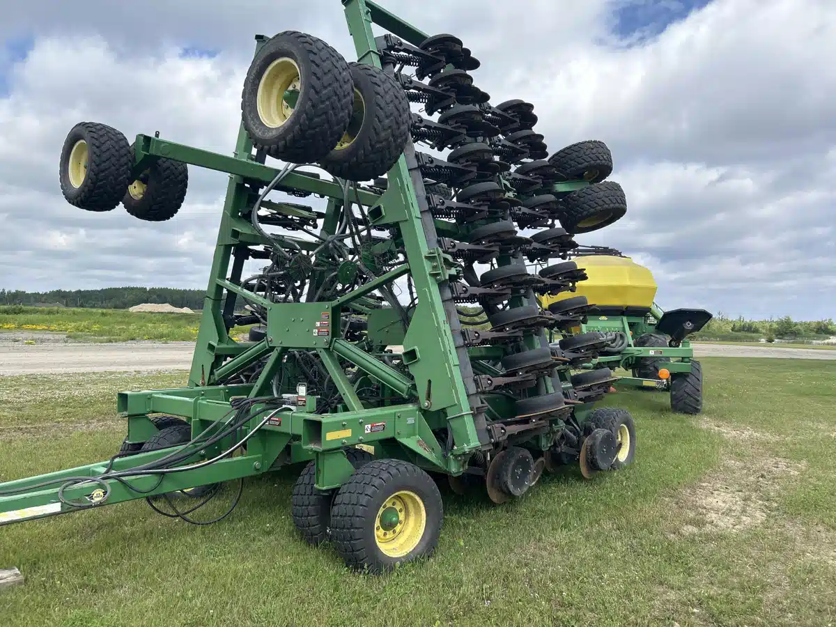Gallery image 1 for Used 2001 John Deere 1860 Air Drill