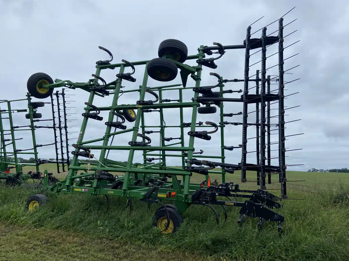 Gallery image 2 for Used 2021 John Deere 2430 Chisel Plow