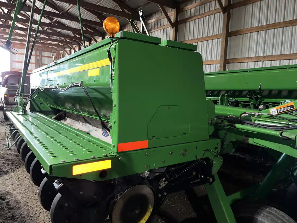 Gallery image 2 for Used 2010 John Deere 455 Drill