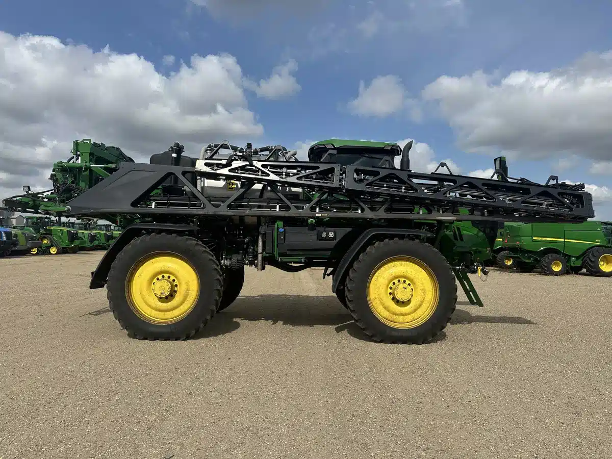 Gallery image 2 for Used 2024 John Deere 616R Sprayer - Self Propelled