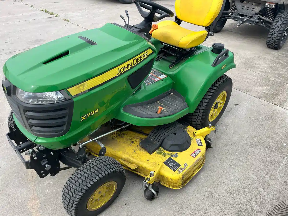 Gallery image 1 for Used 2022 John Deere X734 Lawn Tractor