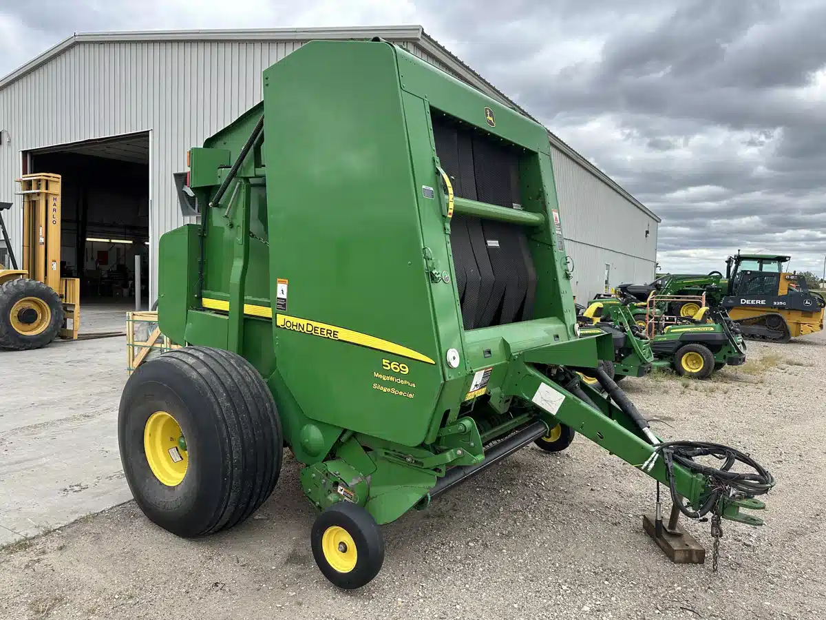 Gallery image 2 for Used 2014 John Deere 569 Round Baler