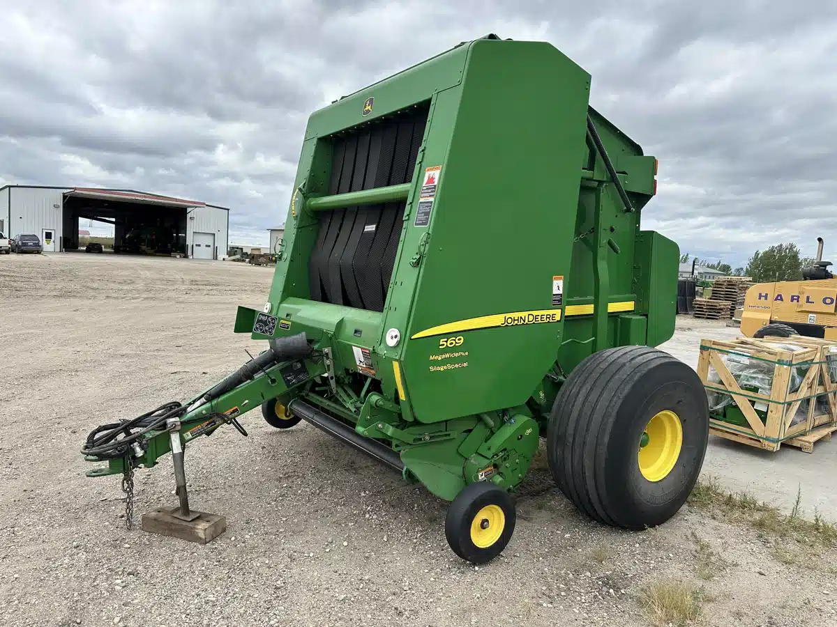 Gallery image 1 for Used 2014 John Deere 569 Round Baler
