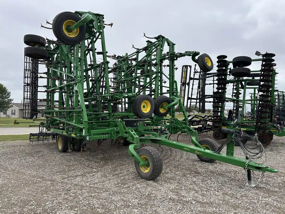 Gallery image 2 for Used 2024 John Deere 2230FH Cultivator
