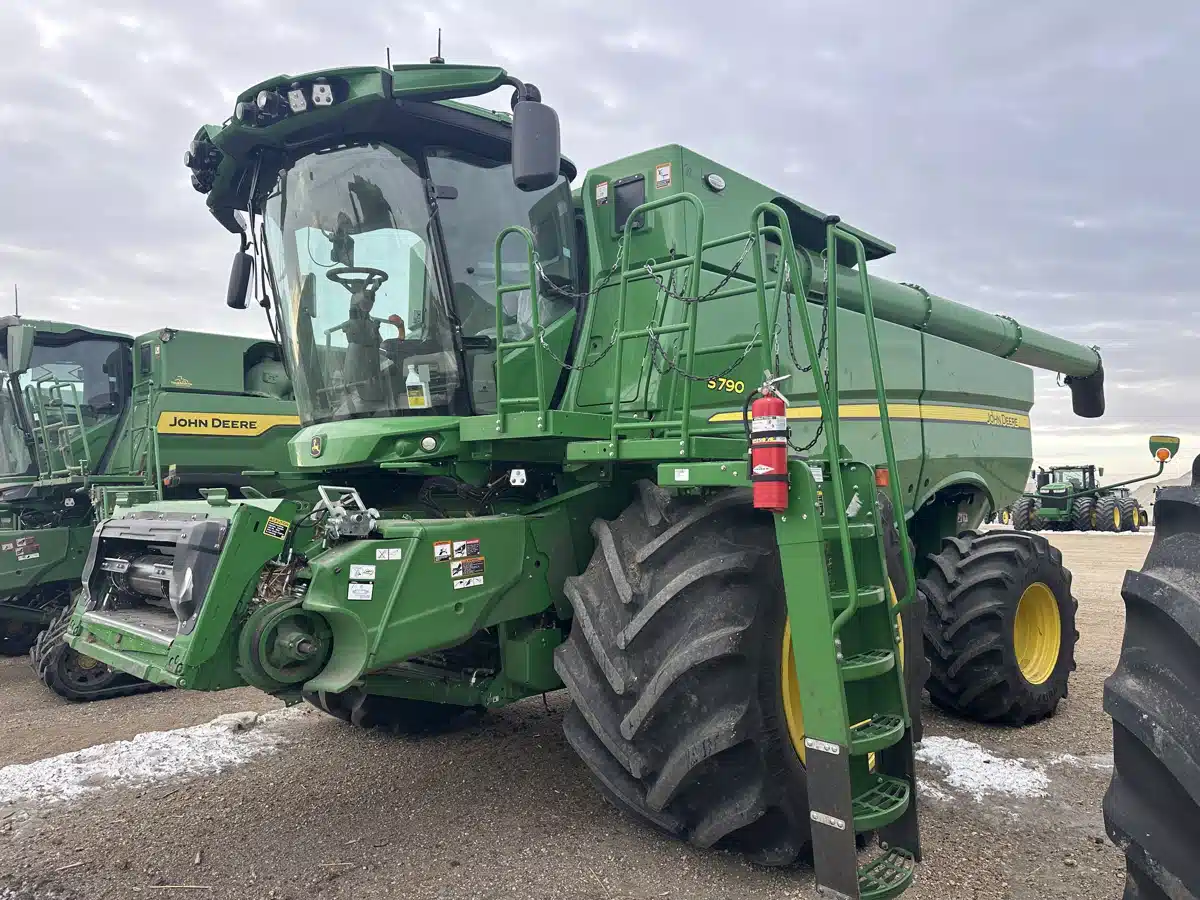 Gallery image 2 for 2024 John Deere S790 Combine