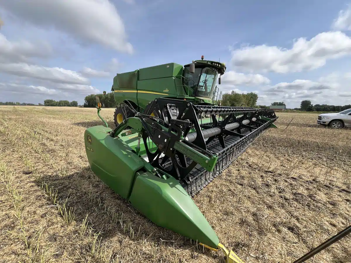Gallery image 1 for Used 2013 John Deere 640FD Header - Draper