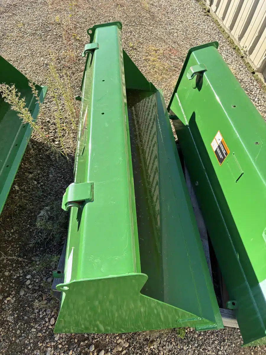 Gallery image 1 for Used 2022 John Deere BW15863 61" Materials Bucket for CUT carrier Attachment