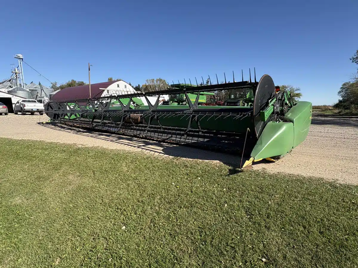 Gallery image 1 for Used 2013 John Deere 640FD Header - Draper